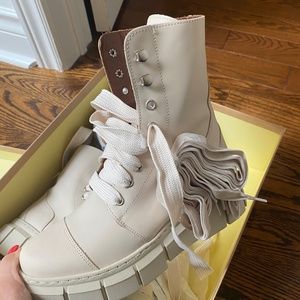 ALOHAS beige combat boots